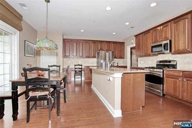 602 Four Seasons Lane, Montvale, NJ 07645