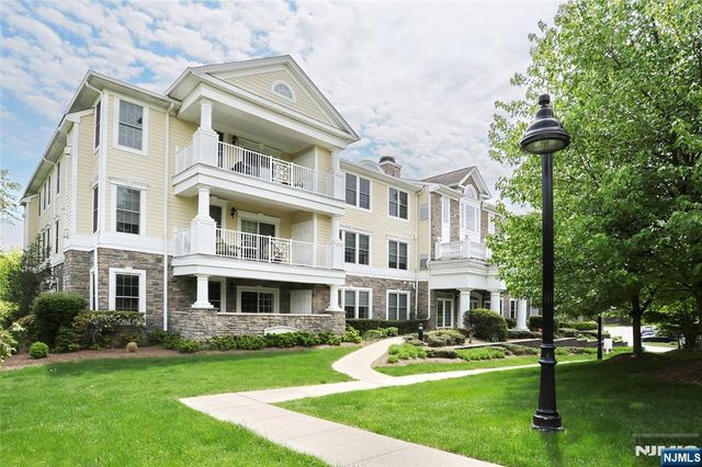 602 Four Seasons Lane, Montvale, NJ 07645
