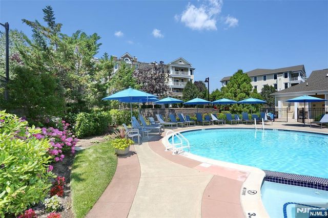 602 Four Seasons Lane, Montvale, NJ 07645