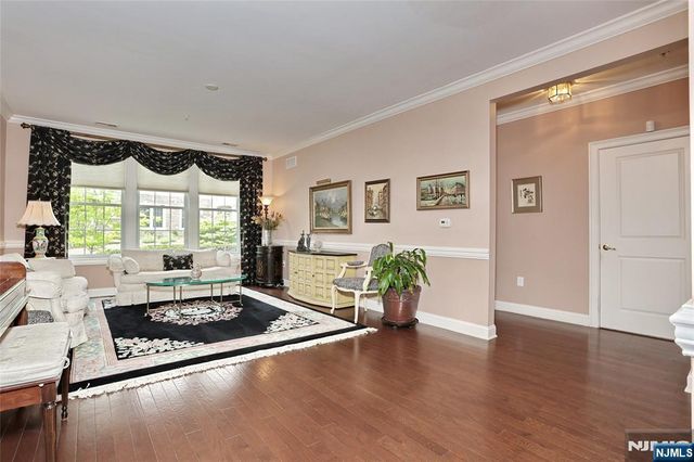 602 Four Seasons Lane, Montvale, NJ 07645