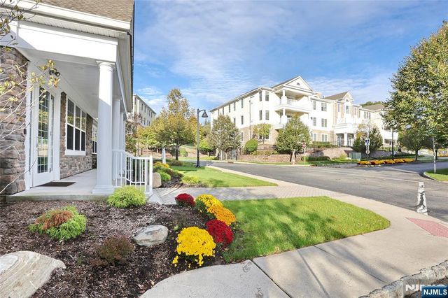 602 Four Seasons Lane, Montvale, NJ 07645