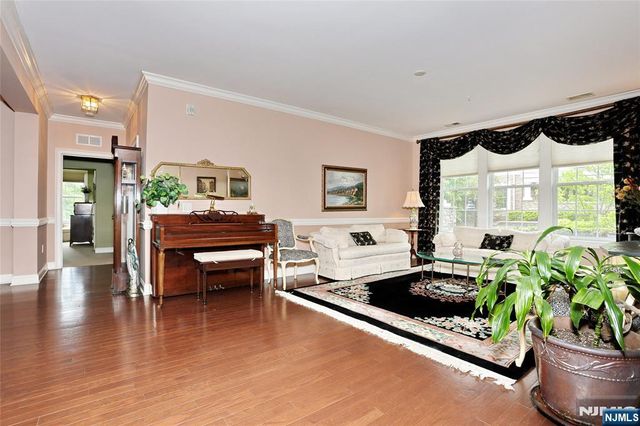 602 Four Seasons Lane, Montvale, NJ 07645