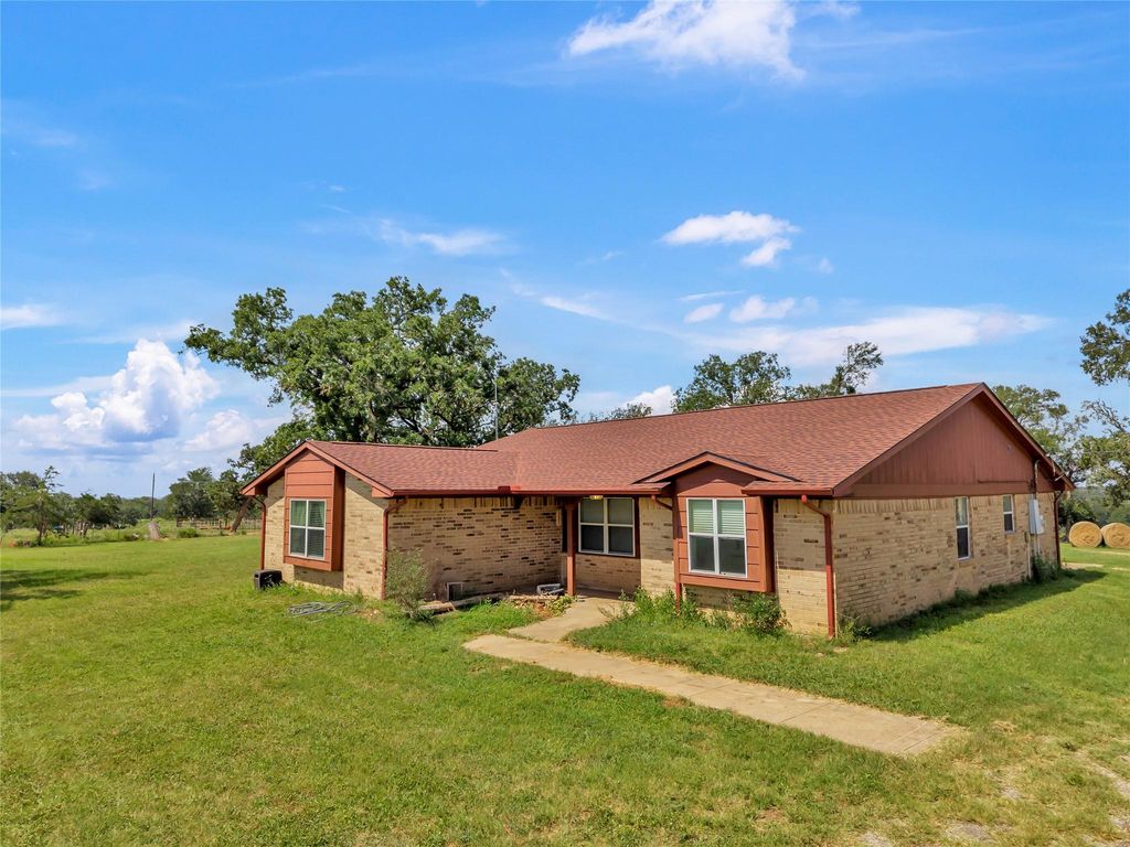 1080 League Line RD, Paige, TX 78659