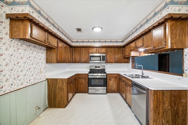 1200 Sagebrush Trail, Baytown, TX 77521