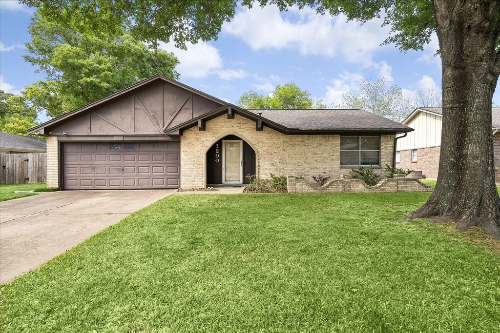 1200 Sagebrush Trail, Baytown, TX 77521