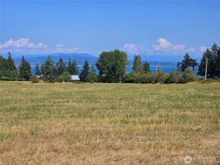 2020 Strawberry Point Road, Oak Harbor, WA 98277