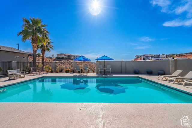 1297 W LIONS HEAD DR, Washington, UT 84780