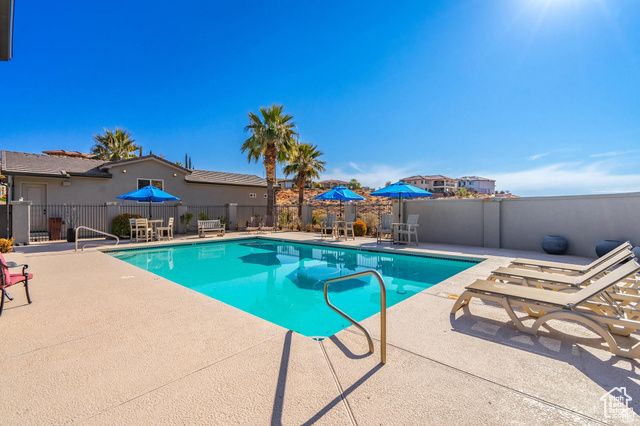 1297 W LIONS HEAD DR, Washington, UT 84780