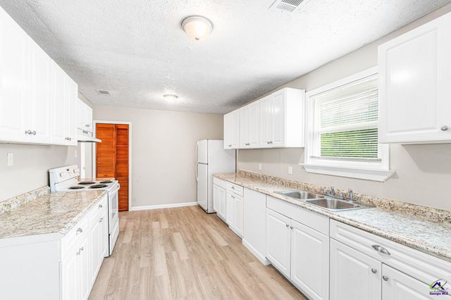 118 Orchard Way, Warner Robins, GA 31088