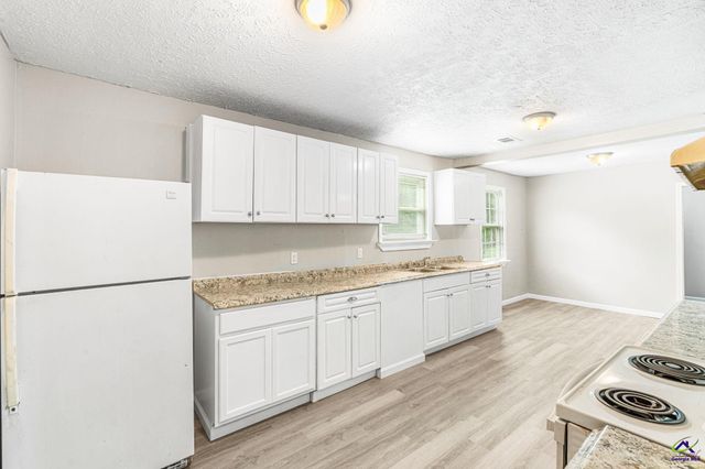 118 Orchard Way, Warner Robins, GA 31088