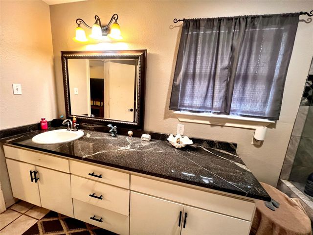 173 Misty LN, Cedar Creek, TX 78612