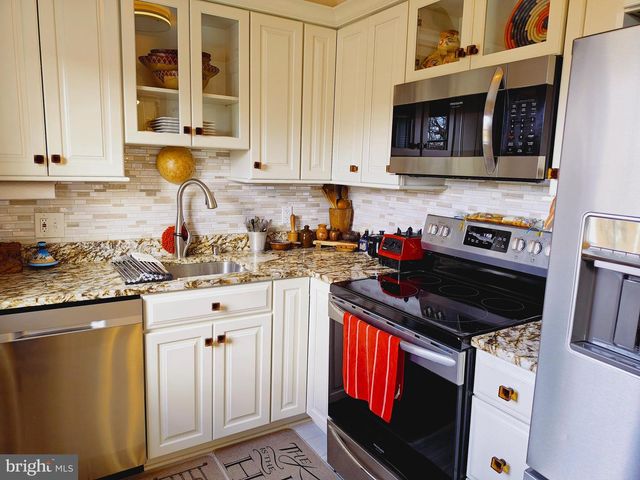 3432 S WAKEFIELD ST #B1, Arlington, VA 22206