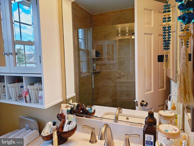 3432 S WAKEFIELD ST #B1, Arlington, VA 22206
