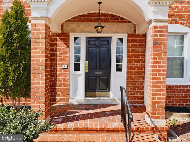 3432 S WAKEFIELD ST #B1, Arlington, VA 22206