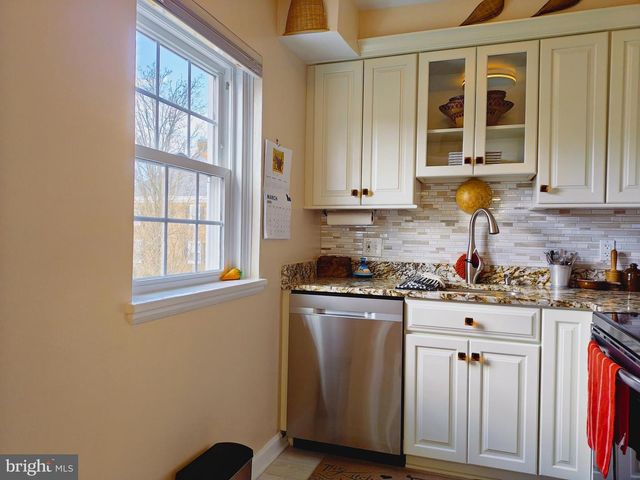 3432 S WAKEFIELD ST #B1, Arlington, VA 22206