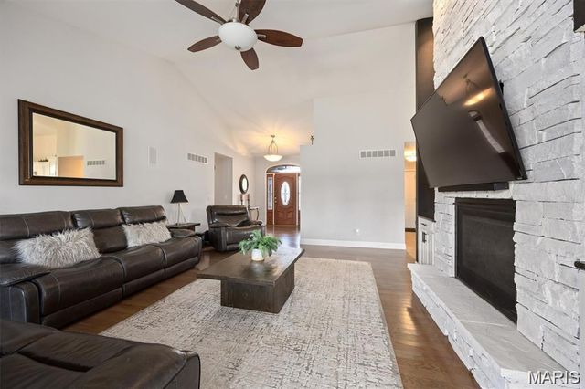 437 MARBLETON Circle, O'fallon, IL 62269