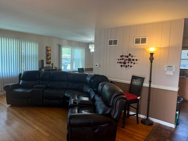 738 E 158th Street, South Holland, IL 60473