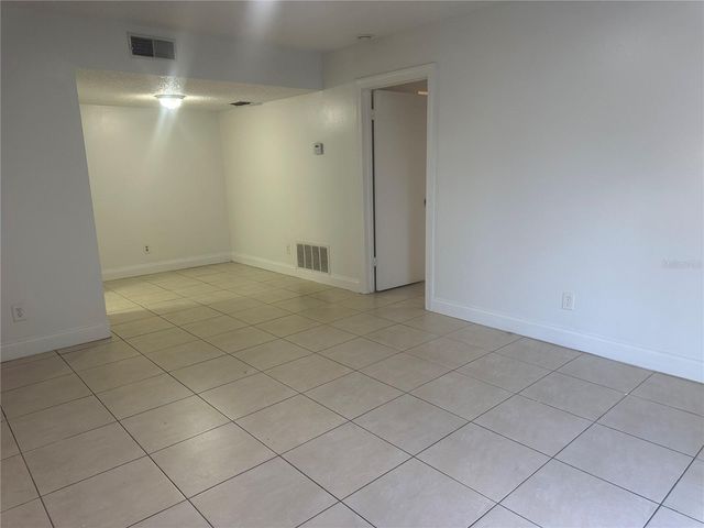8426 CAMDEN STREET b, Tampa, FL 33614