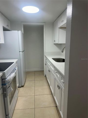 8426 CAMDEN STREET b, Tampa, FL 33614