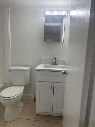 8426 CAMDEN STREET b, Tampa, FL 33614