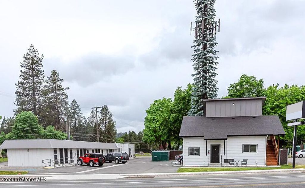 219 E Coeur D Alene Lake Dr, Coeur d'Alene, ID 83814 photo 2