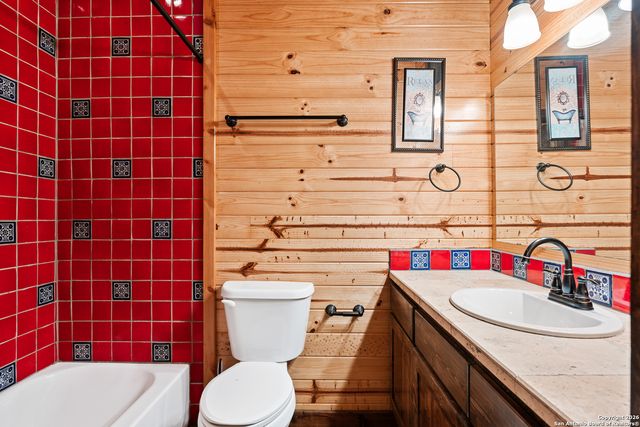 1539 River Road, Concan, TX 78838