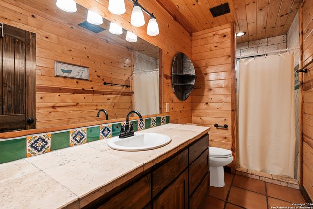 1539 River Road, Concan, TX 78838