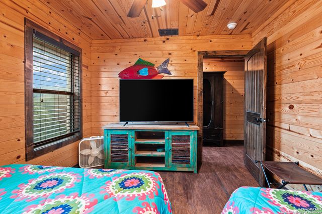 1539 River Road, Concan, TX 78838