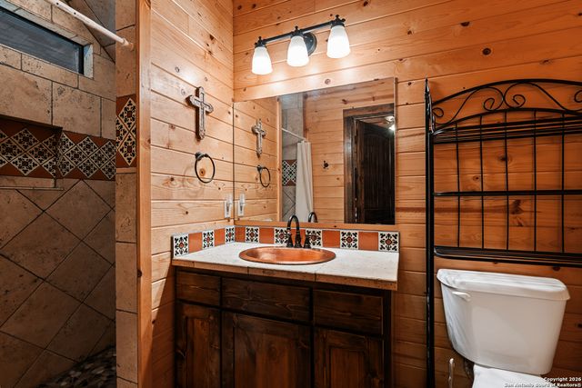 1539 River Road, Concan, TX 78838