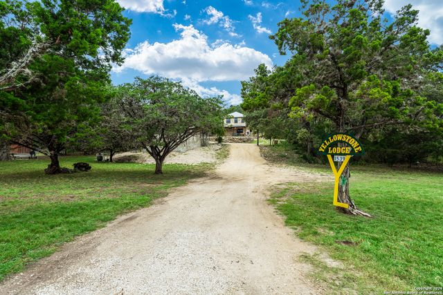 1539 River Road, Concan, TX 78838