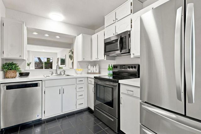 19111 Vineyard, Saratoga, CA 95070