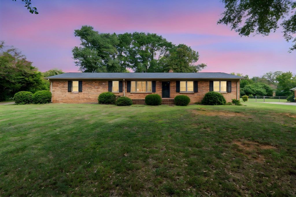 105 Thunderbird Place, Spartanburg, SC 29307