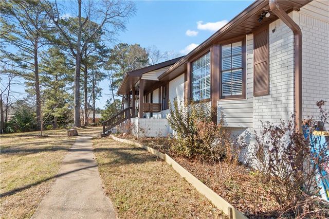 8951 Country Club Drive, Douglasville, GA 30134