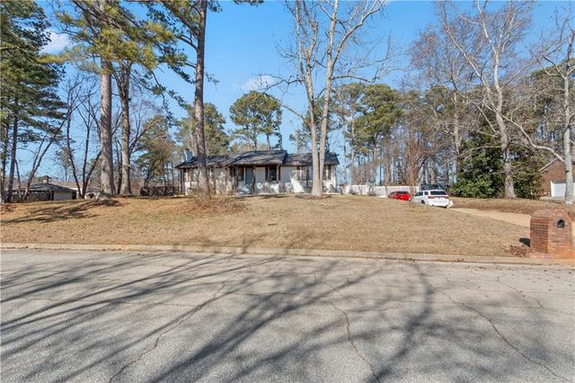 8951 Country Club Drive, Douglasville, GA 30134