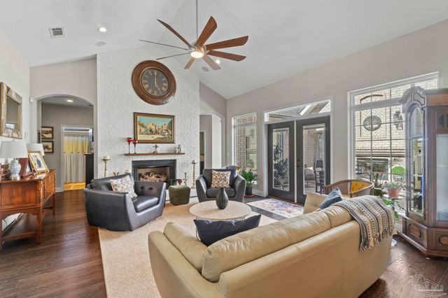 8864 Salt Grass Dr, Pensacola, FL 32526