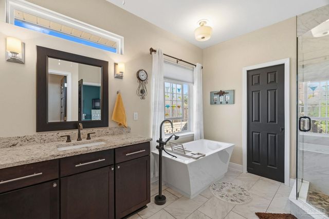 8864 Salt Grass Dr, Pensacola, FL 32526