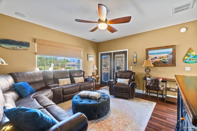 8864 Salt Grass Dr, Pensacola, FL 32526