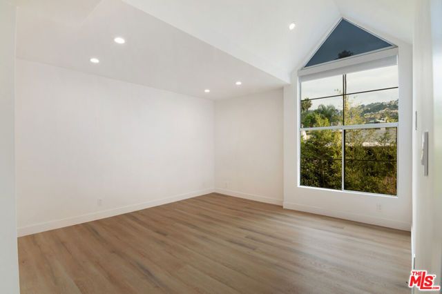 824 Westmount Drive 2, West Hollywood, CA 90069