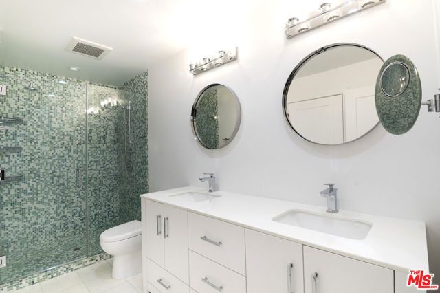 824 Westmount Drive 2, West Hollywood, CA 90069