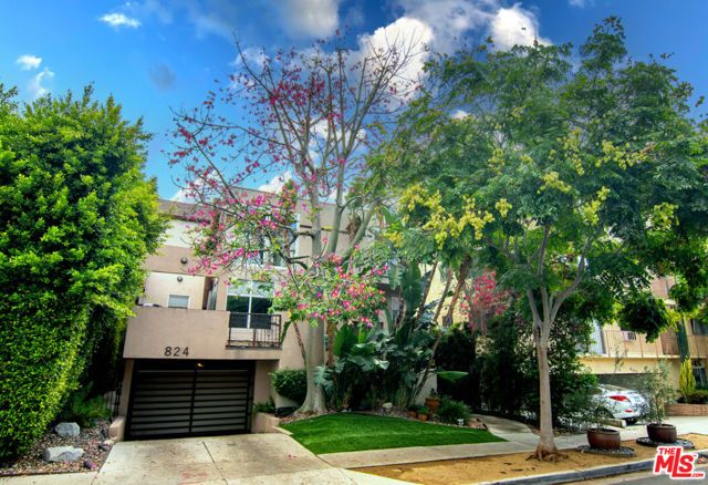 824 Westmount Drive 2, West Hollywood, CA 90069