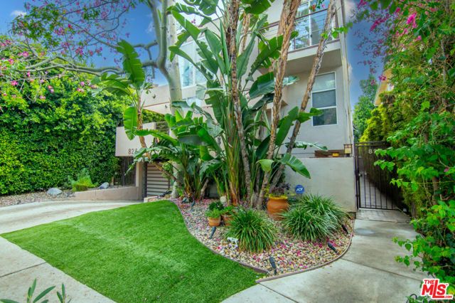 824 Westmount Drive 2, West Hollywood, CA 90069