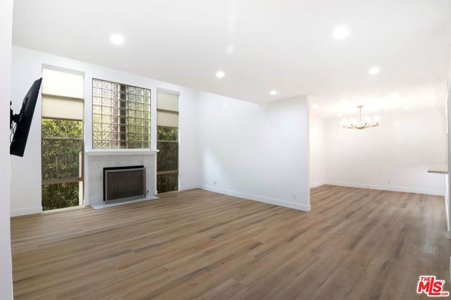 824 Westmount Drive 2, West Hollywood, CA 90069