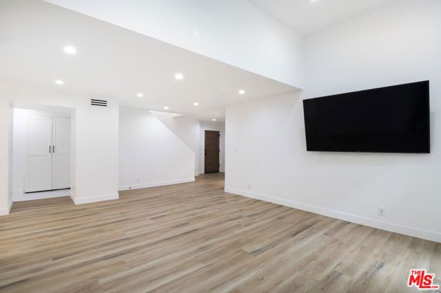 824 Westmount Drive 2, West Hollywood, CA 90069