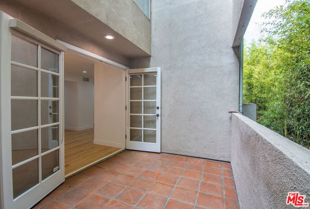 824 Westmount Drive 2, West Hollywood, CA 90069