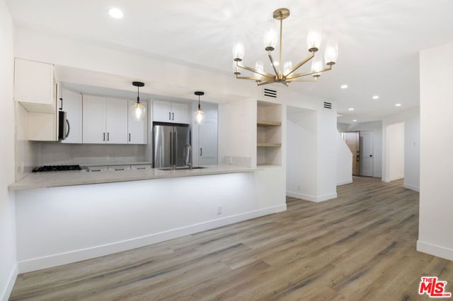 824 Westmount Drive 2, West Hollywood, CA 90069