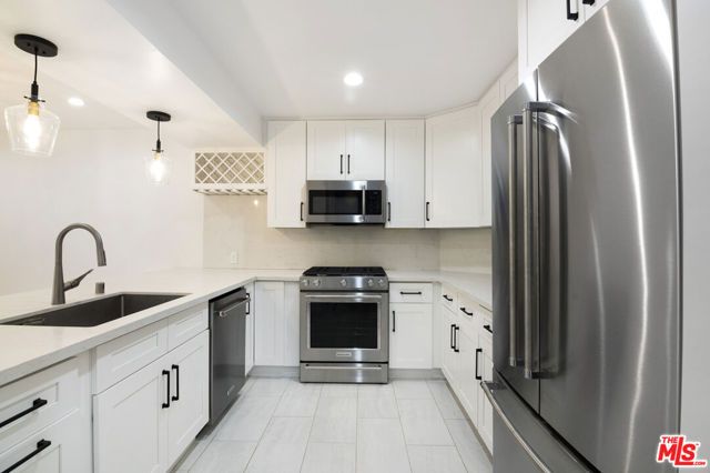 824 Westmount Drive 2, West Hollywood, CA 90069