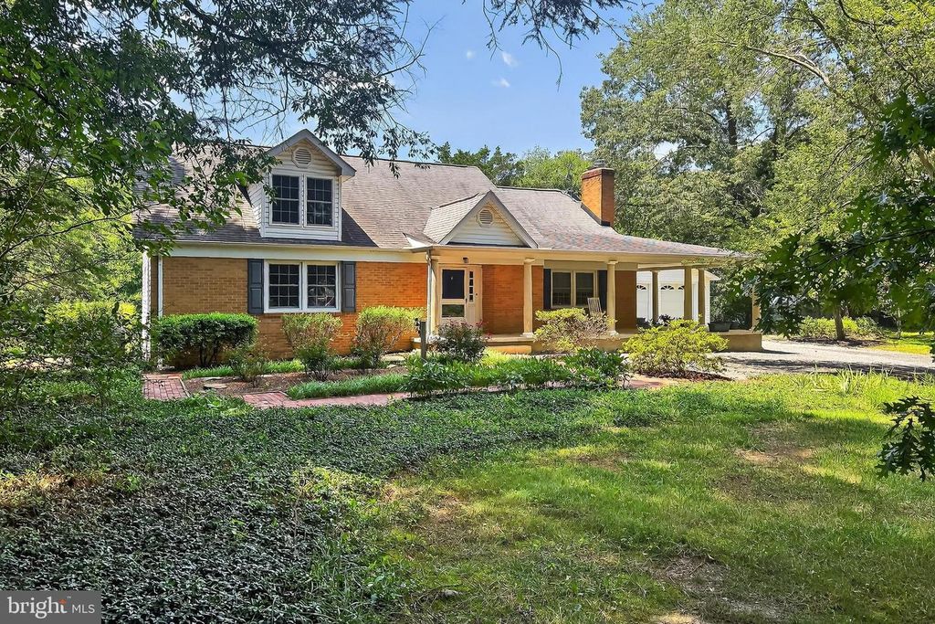 12118 DUMFRIES RD, Manassas, VA 20112