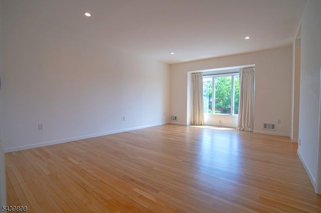 41 Sullivan Dr, West Orange Twp., NJ 07052