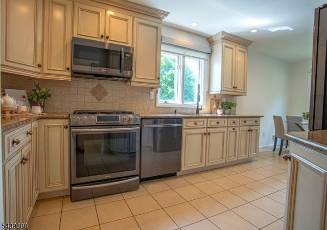 41 Sullivan Dr, West Orange Twp., NJ 07052