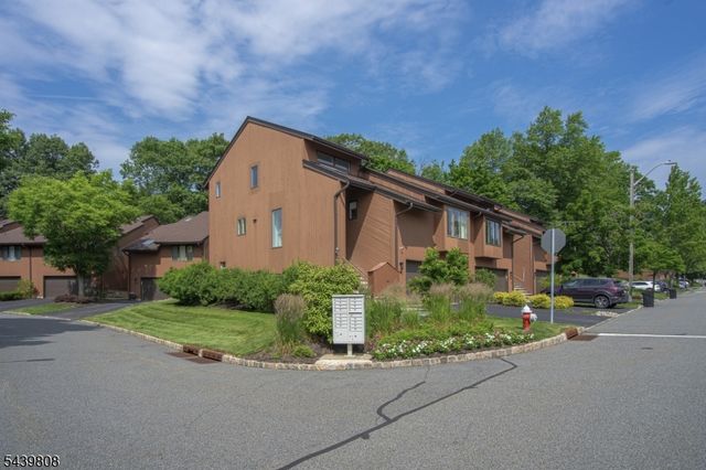 41 Sullivan Dr, West Orange Twp., NJ 07052